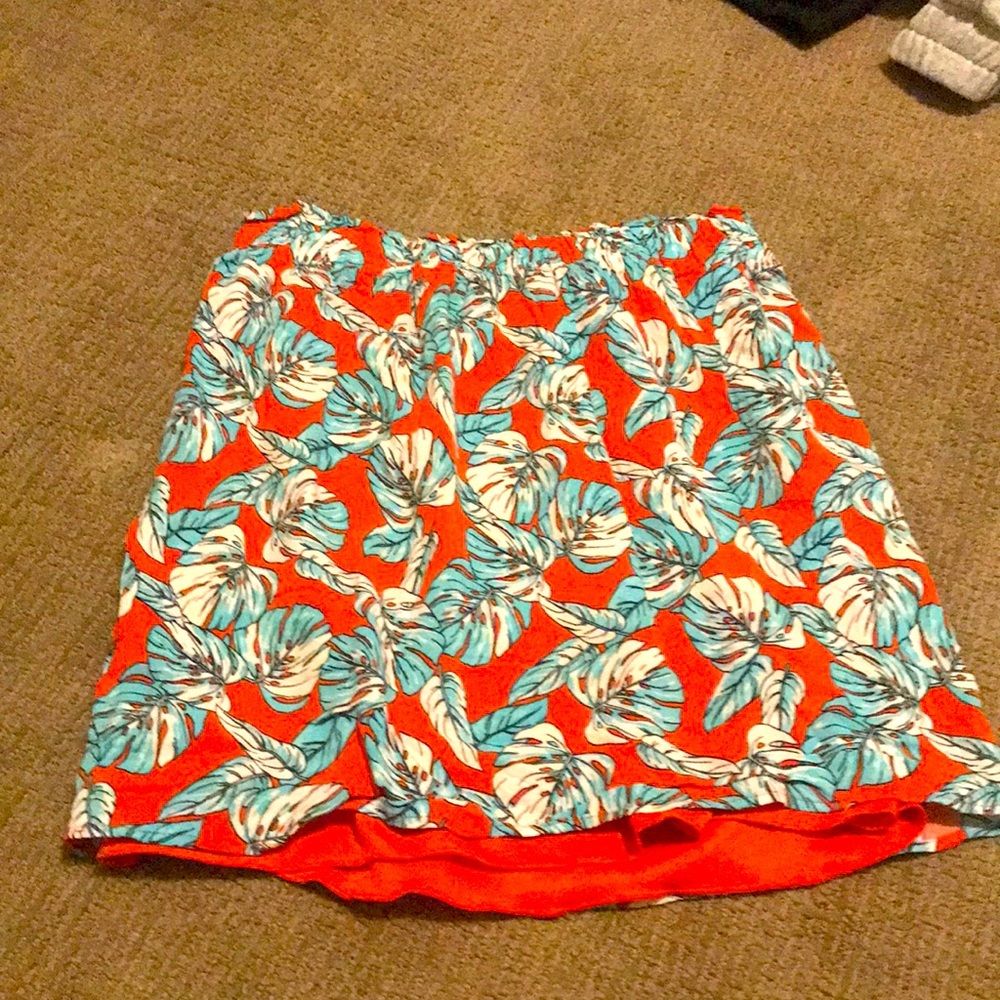 Alya,M,red green and white, great condition.